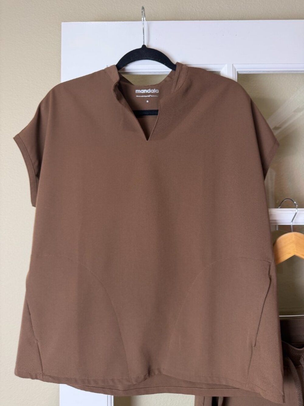 MANDALA Scrubs Set Top & Pants Chocolate Brown Size S / XS - Picture 3 of 11